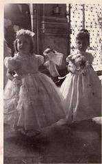 GHISLAINE A DROITE JOUR DU MARIAGE DE RAYMOND NIETO ET LOUISETTE BROTONS EN 28 04 1962 (2)
